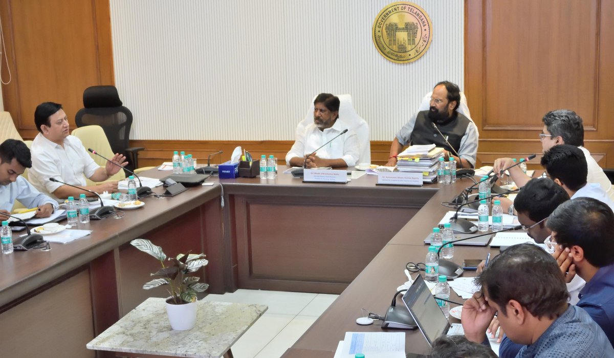UttamINC's tweet photo. Attended the Cabinet Sub-Committee Meeting today on Mobilisation of Resources along with Honourable Deputy Chief Minister @Bhatti_Mallu at the Secretariat.

P. Anil Kumar. Photojournalist https://t.co/Flkk3xiMva