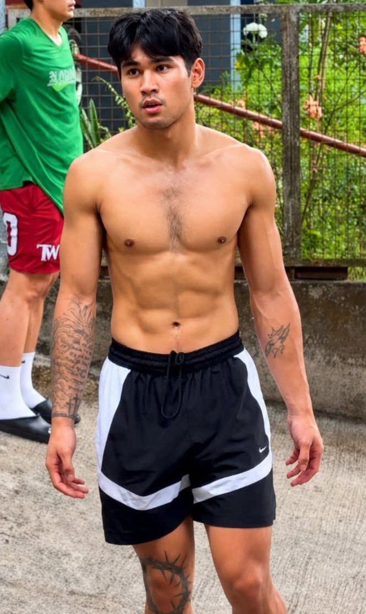 mstrclyde9's tweet photo. Sarap ng chest hair.

Earl Abadam. https://t.co/Pju6vGfvz4