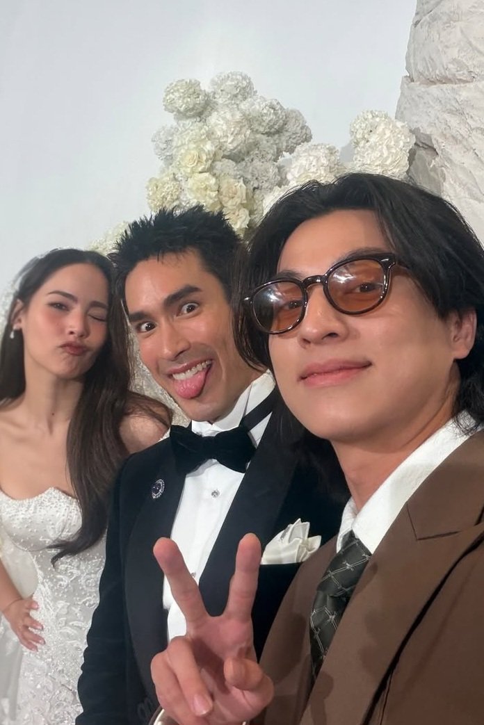 KOLLYLOVEGULF's tweet photo. ขอเซลฟี่กับเจ้าบ่าวเจ้าสาวหน่อยคับ

#GulfKanawut @gulfkanawut
#NYเขยนอร์เวย์สะใภ้ขอนแก่น ✨️ https://t.co/DxyLxcXUDM
