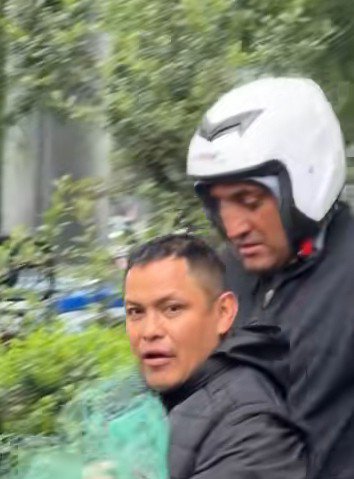 MrCivico_'s tweet photo. 🇲🇽🚨Ojos en CDMX 🚨👇🏻

Les dan de comer a las palomas y las capturan con una red 🕊️🐦

Fue en Perisur 4121

Se les ha visto por Tlaltelolco 
Hagan su magia para estos desgraciados 

@TlalpanVecinos 
@YoAmoaLaCiencia https://t.co/UKRcK7RUfz