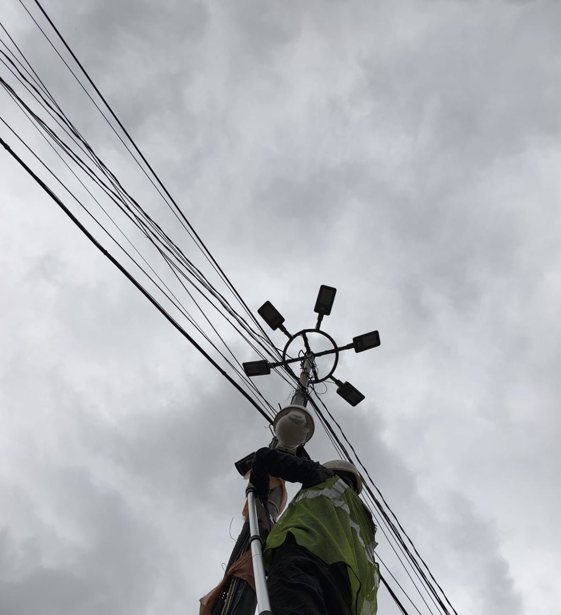 BSCL_BBSR's tweet photo. Our Cameras and CCTV systems are diligently operated to ensure safety and smart surveillance. Your security is our priority.
#SmartSurveillance #CitySafety #CCTVMonitoring https://t.co/u8W4Bwi4V1