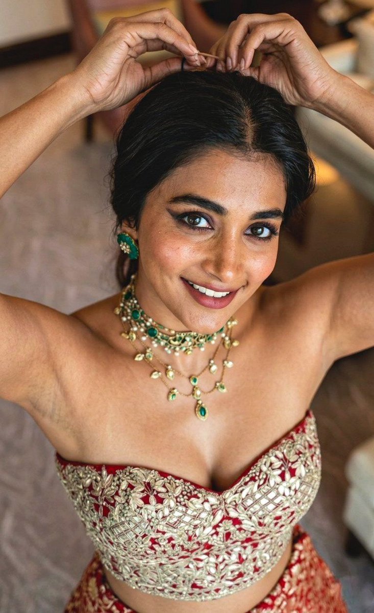 secret2share's tweet photo. Pinni: ni yabba mi babai padukone daka kuda agaleva 
Me: lanja ilanti dress lepi madda lepite yela agutane lanja
Pinni: ayte pada padukunna mi babai pakkane denguduvugani eroju. Mi babai full ga tagi padukunadu 
Me: abba lanja adi na fantasy ye 
P: terchukora eroju https://t.co/VcibbaJ2vj