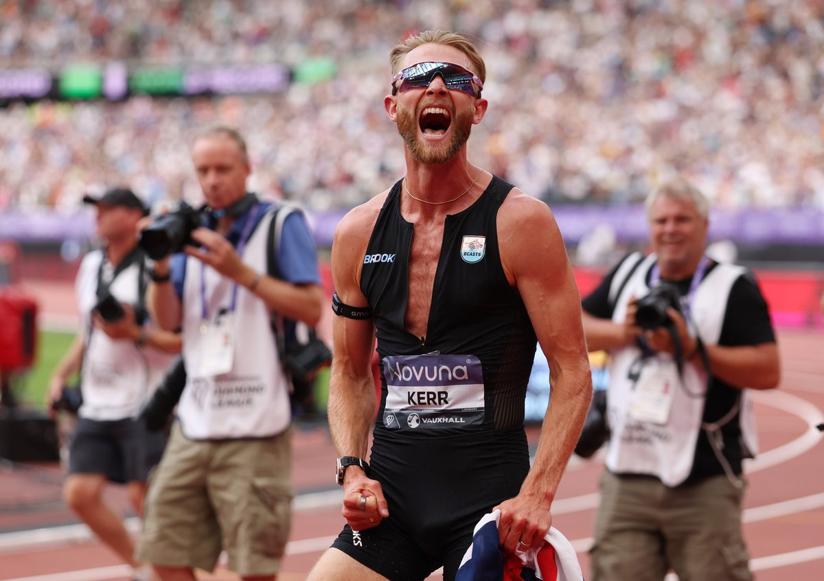 TeamGB's tweet photo. The men's mile World Record has GONE 🤯

Josh Kerr sets a new WR of 3:42.66 at the #LondonDL with a very special run 👏 https://t.co/j18fvcRq87