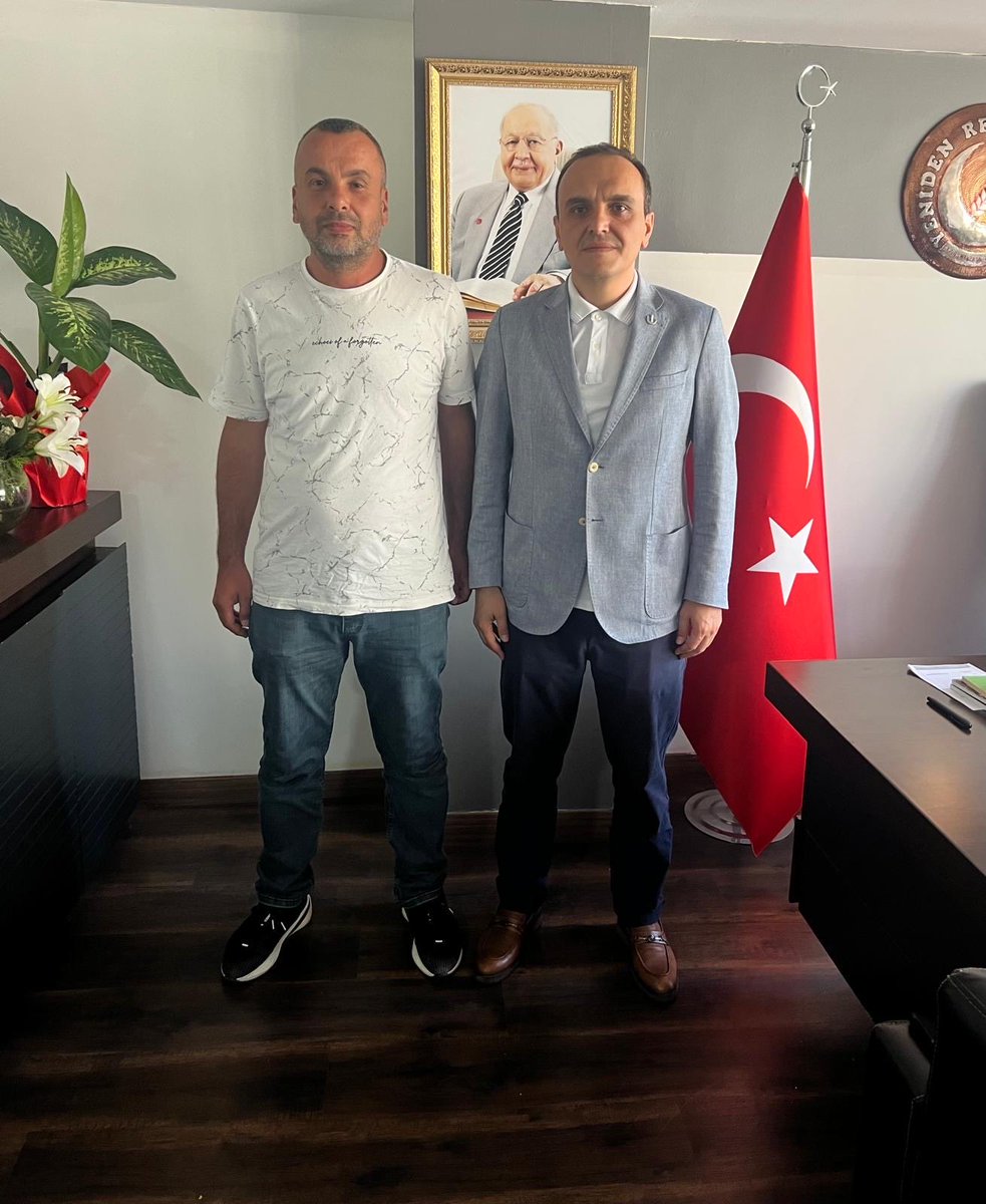 muratbasgop's tweet photo. Hayırlı olsun ziyaretine gelen İlçemizin esnaflarından Hakan Öztürk beyefendiye teşekkür ederiz.Üyeliği hayırlı olsun #yenidenrefah @erbakanfatih https://t.co/6YYvXnr6Un