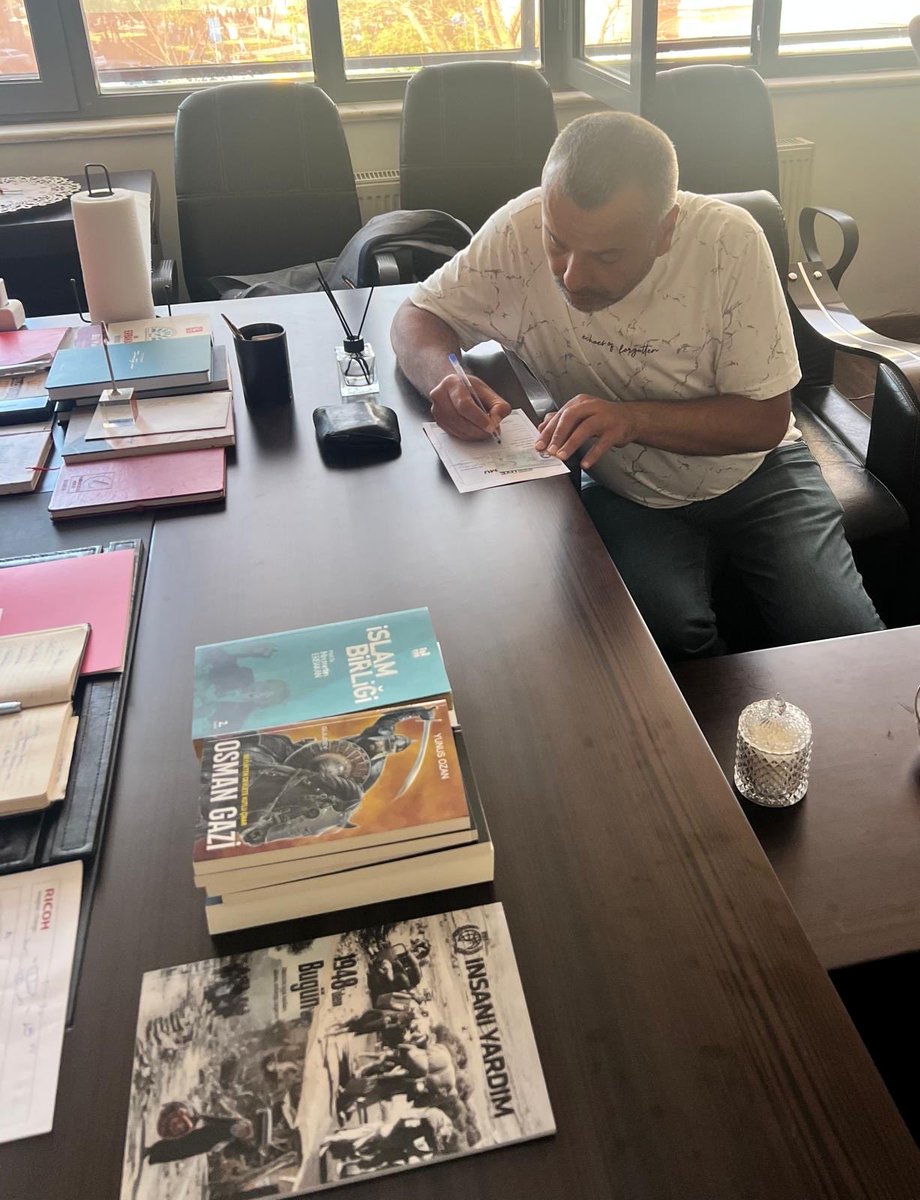 muratbasgop's tweet photo. Hayırlı olsun ziyaretine gelen İlçemizin esnaflarından Hakan Öztürk beyefendiye teşekkür ederiz.Üyeliği hayırlı olsun #yenidenrefah @erbakanfatih https://t.co/6YYvXnr6Un
