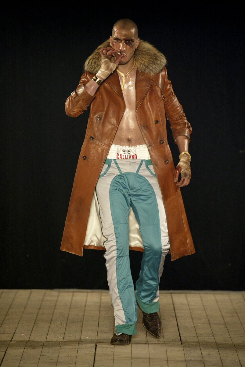 gobIinarchive's tweet photo. john galliano menswear f/w 2004 https://t.co/cPSUjAszIG