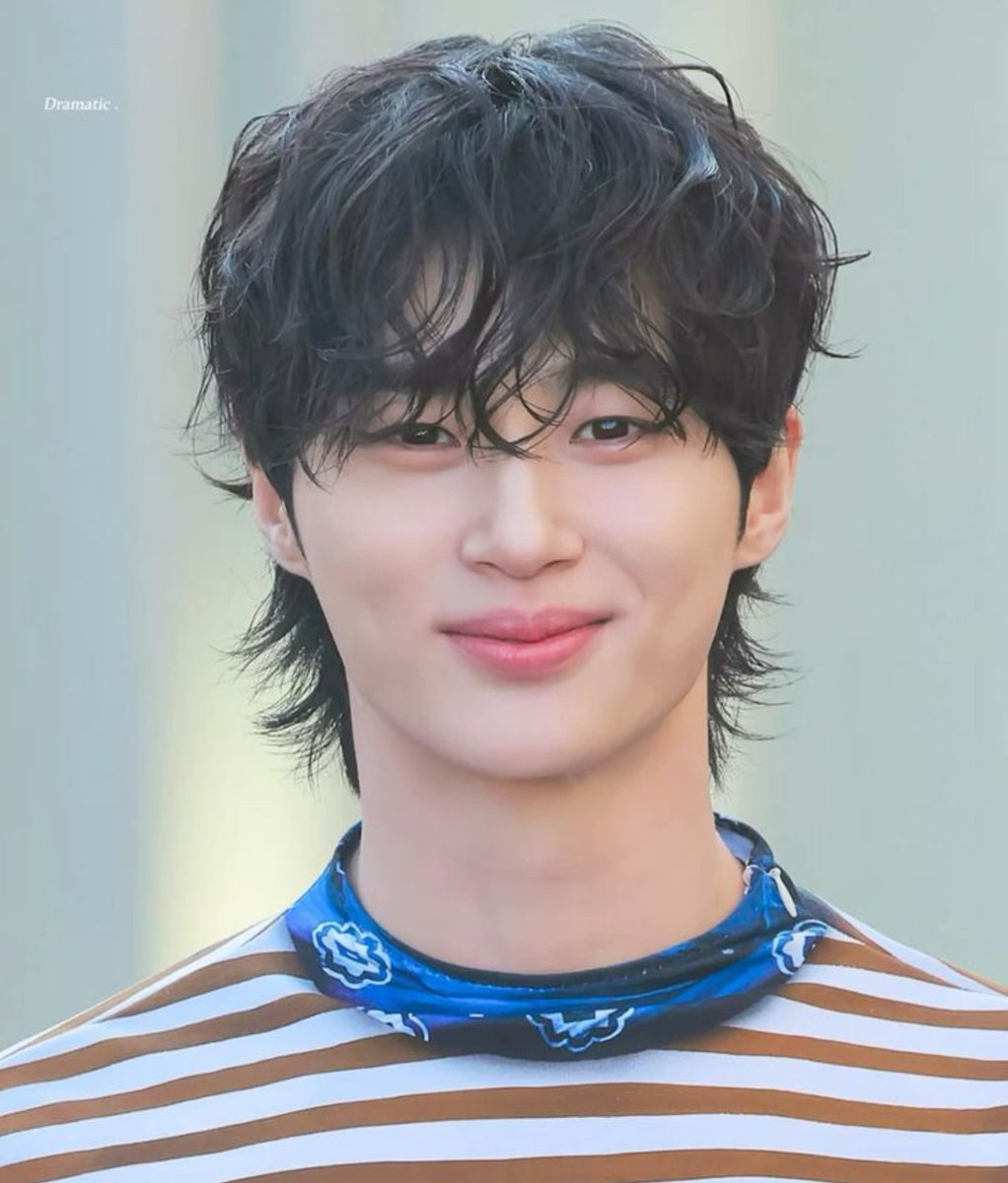 YappingChi's tweet photo. he kinda looks like Byeon woo seok from my lovely lover and it makes sense because Jennie met him during golden disc #hmm https://t.co/Gv1nYDP90r