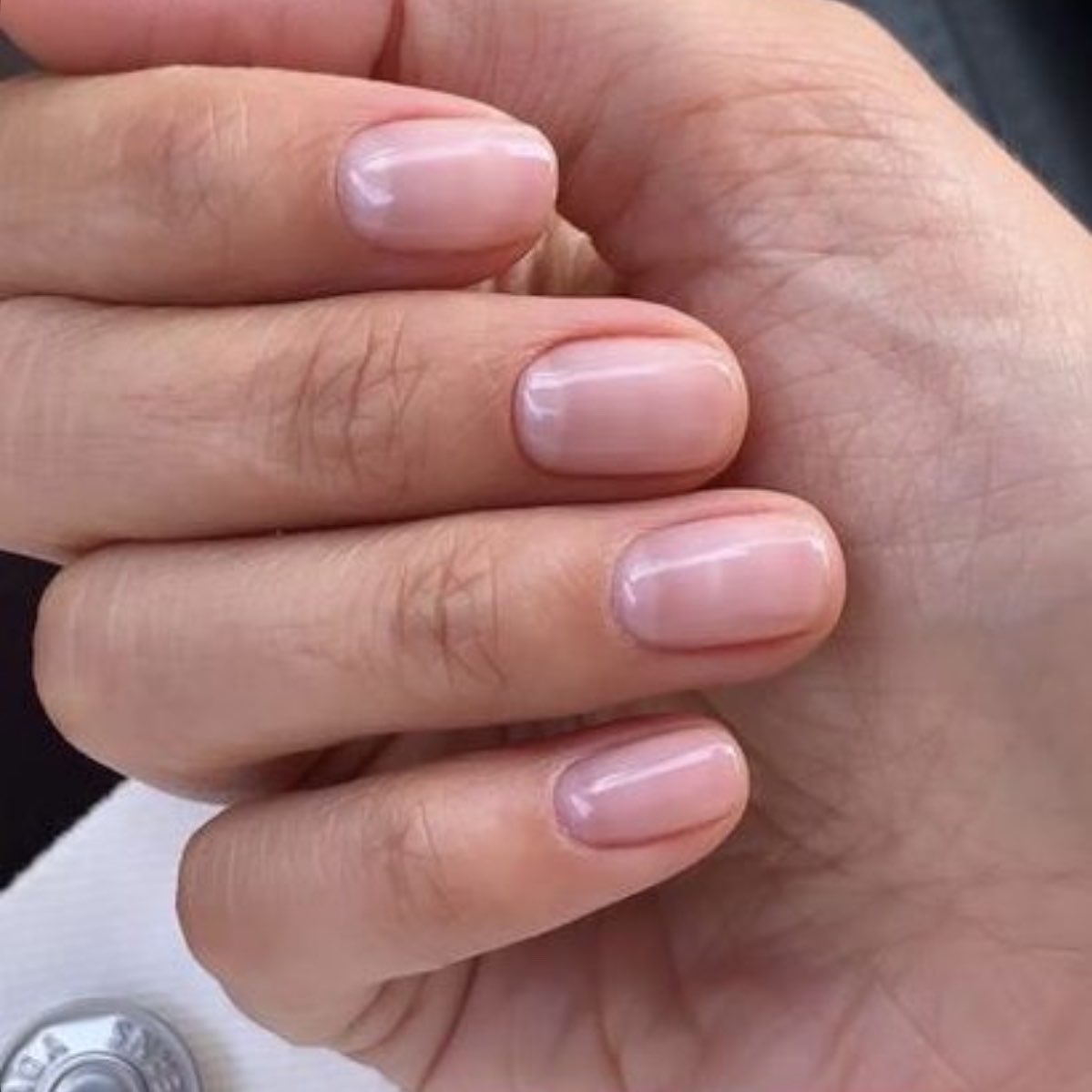 choquei's tweet photo. 🚨AGORA: Unhas sem esmalte viram nova tendência. https://t.co/xTgKreCQTo