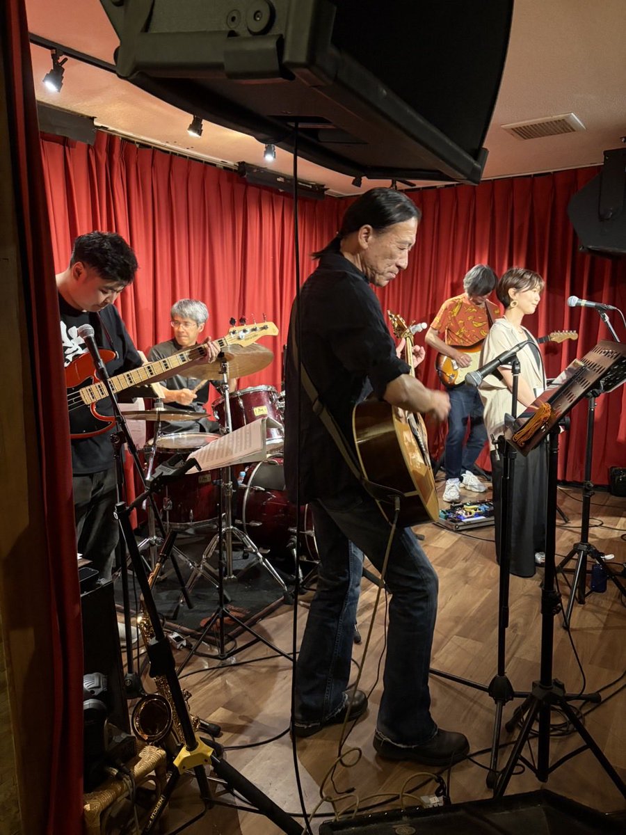 AC3RLL16's tweet photo. 本日はご来場いただいた皆様本当にありがとうございました😊
たくさんのみゆきさんの曲をやらせていただきました。
ライブだからこそのハプニングもあり、
あの会場にいるすべての人たちが一体となって
楽しめたとおもいます。
明日はゆっくり休みます💤
ありがとうございました https://t.co/S2HneE3p93