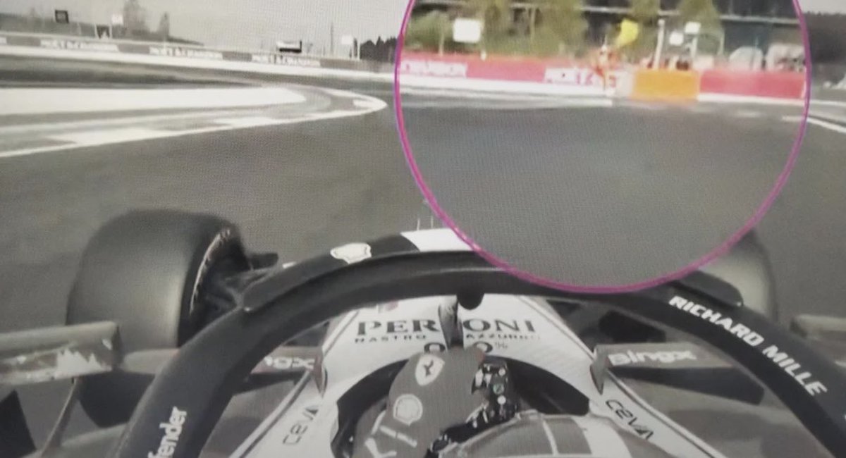 CL16_inside's tweet photo. Drapeau jaune pour la voiture de Hadjar dans la PitLane alors qu’il avait finit sa qualif 😭😭😭😭

Aucun sens….

#F1 #BelgianGP 🇧🇪 https://t.co/lcMZv8CWoV