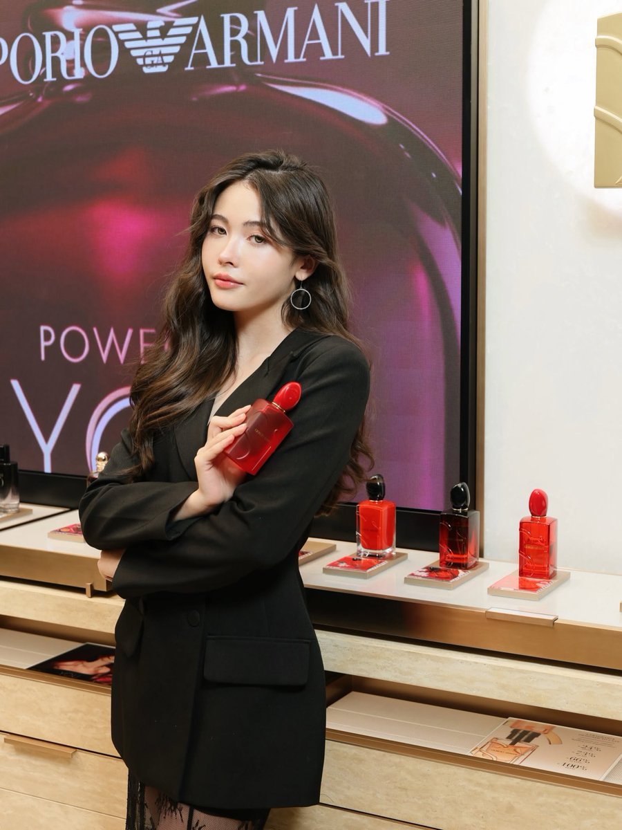 nikymajesty's tweet photo. 📸 | Niky via Instagram
#NikyWarinrat #NikyEngland
A bloom of scent, a flash of shine
The perfect Armani Beauty touch to complete the look
Discover Si Bloom and Prisma Flash at the Armani Beauty, Emporium, G Floor.
#ArmanibeautyTH #Armanibeauty
#WhatMakesYouBloom
#SiBloom #PrismaFlash