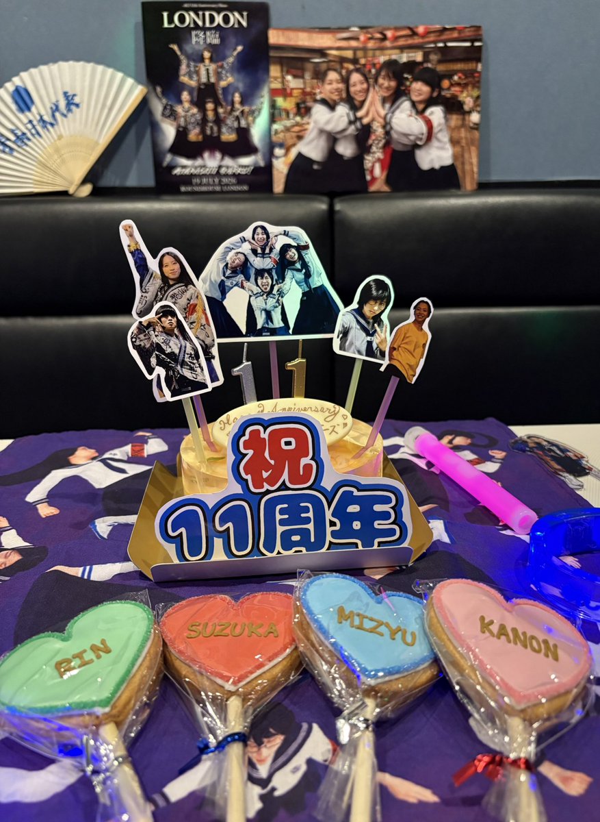mk15311's tweet photo. 11周年おめでとう‼︎🎉
Forever Sisters と共に12年目をﾜｸﾜｸﾄﾞｷﾄﾞｷ過ごしていきます💓
Big Energy をいつもありがとう。微力ながら私たちの応援が4人のパワーになりますように✨

周年祝いとんでもなく楽しかった🍍
#新しい学校のリーダーズ11周年
#ATARASHIIGAKKO https://t.co/mpn3H2UN5w