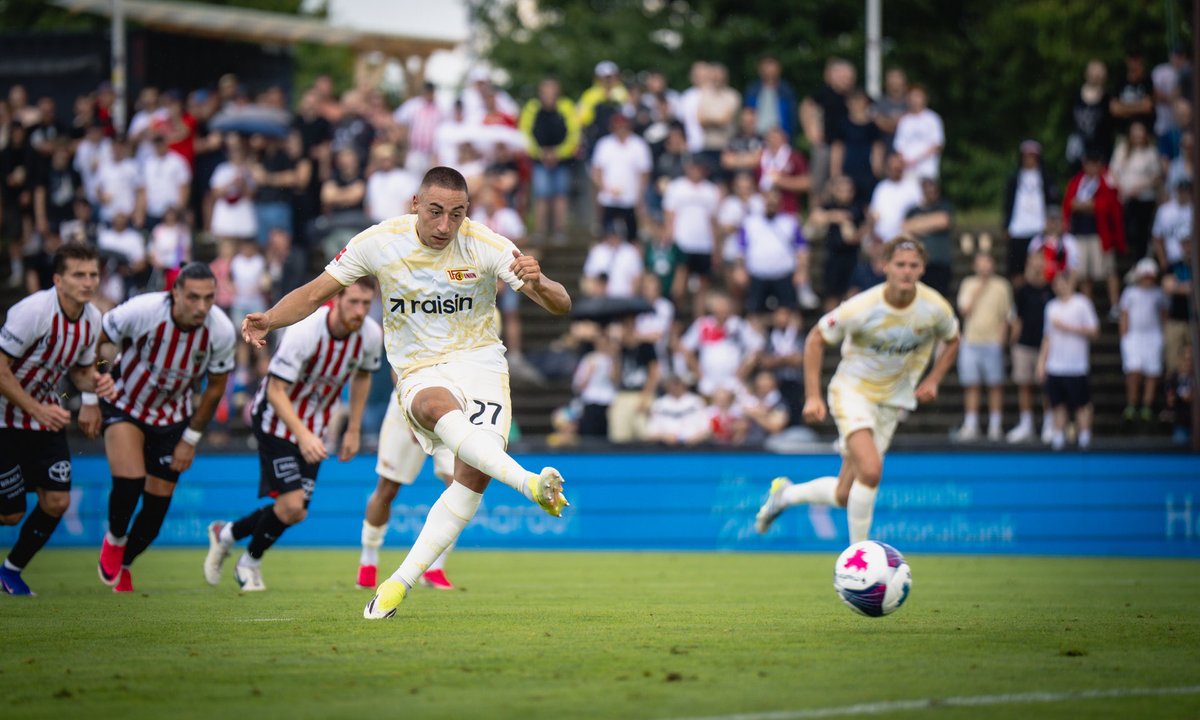 fcunion_en's tweet photo. And that is full time (really this time) in Aarau, with rain and shots off the woodwork, and us going down 2-1 at the end in a game that saw three penalties (Marin Ljubicic scored his for Union) Now the players get a holiday. Eisern! https://t.co/F3uhbx4vgY