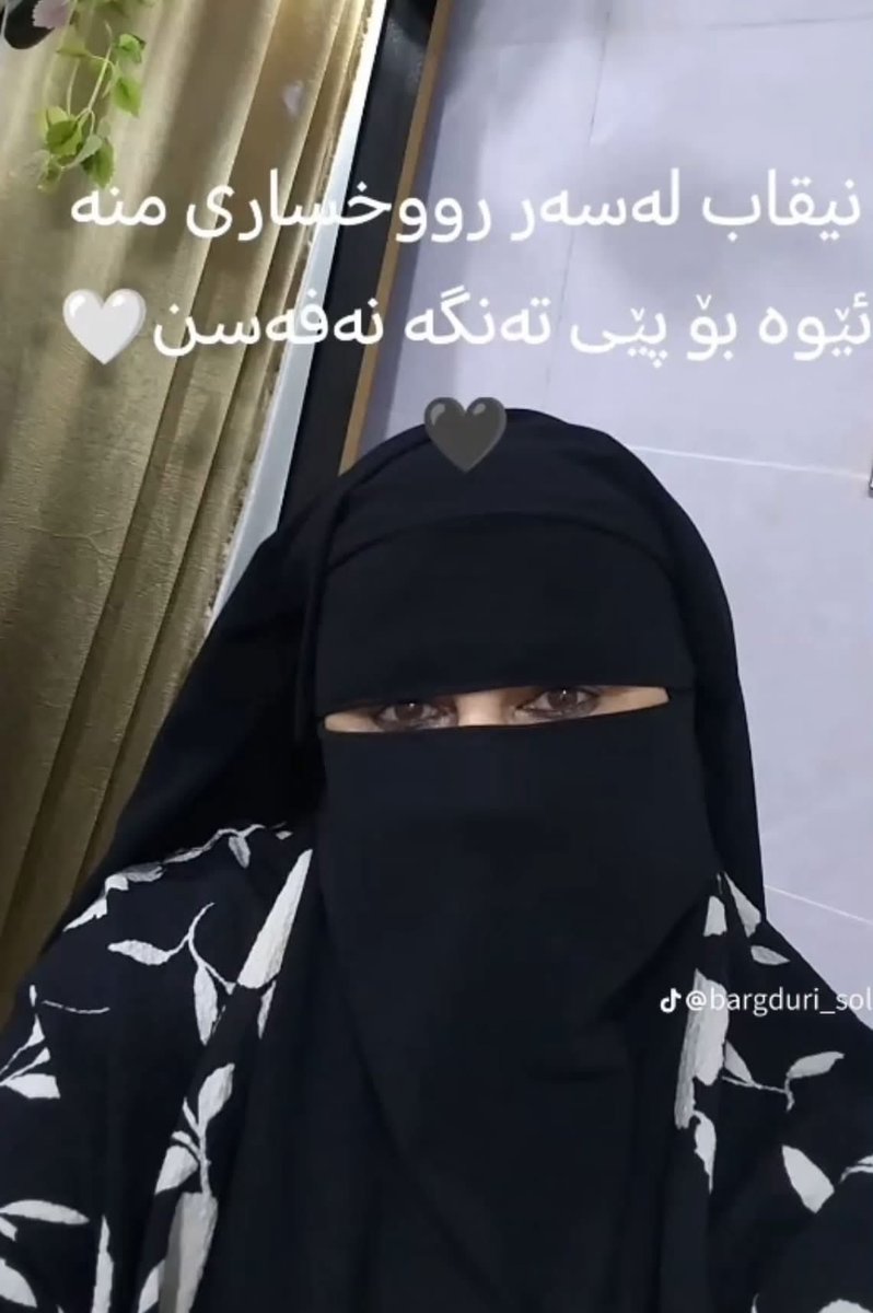 lachokaka's tweet photo. چونکە ژەنگیت، پەڵەیەکی ڕەشی بە سەر روخساری کورد بوونەوە. کلتورکوژی، ناسنامە ئەسڕیتەوە، تەعریبکراو و خۆ بەکەمزانی، نەخۆشیت، هەموو لەشی خۆتت لا عەورەت و عەیبەیە. بەها و مانات نیە. ئێمەش ئەترسین لەم جۆرە ژنە، ئەترسین ئەم نەخۆشییە بگاتە کچانی وڵاتەکەمان و سبەی بە ناوی خواو سورەتی++ https://t.co/QkfMtgiCj0
