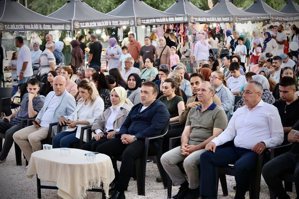 bilecikvaliligi's tweet photo. 📌 Ters Yön, Gölpark Fest Sahnesindeydi

Gölpark Fest 2026’nın ikinci gününde sahne alan Ters Yön, seslendirdiği birbirinden güzel eserlerle festival coşkusuna renk kattı.

Festival, birbirinden renkli etkinliklerle devam ediyor.

📍 Pelitözü Göleti Festival Alanı https://t.co/NQHW1lzsCA