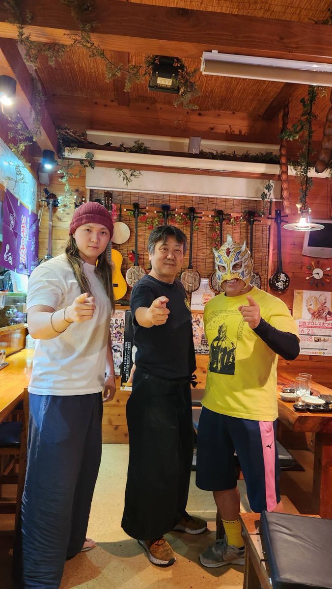 billykenkid1127's tweet photo. 晩御飯は、わいるどふぁ〜むさん
マスター‼️
ありがとうございました😊

川西在住、学生プロレスをやっているZEN君もお店にいたので色々お話しさせていただき、ポートレート販売の知恵をいただきました

ZEN君ありがとう〜

#居食屋わいるどふぁ〜む 
#ビリーケンキッド 
#ビリーケンキッド https://t.co/6RxWHJDy2m