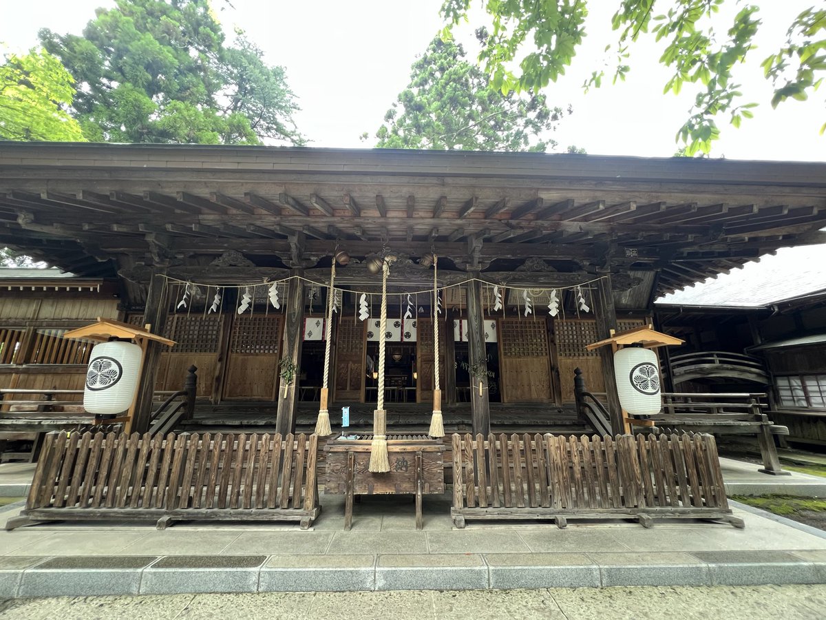 HoshiBoshi726's tweet photo. 福島県にある蚕養国神社（こがいくにじんじゃ）に行って来ました⛩️
全国で唯一「蚕養国」という社名を名乗る「日本一社」の神社
樹齢１０００年の御神木があり商売繁盛、五穀豊穣などの御利益があります。
御朱印は切り絵と直書きを頂きました。 https://t.co/ikgyuuSBXX