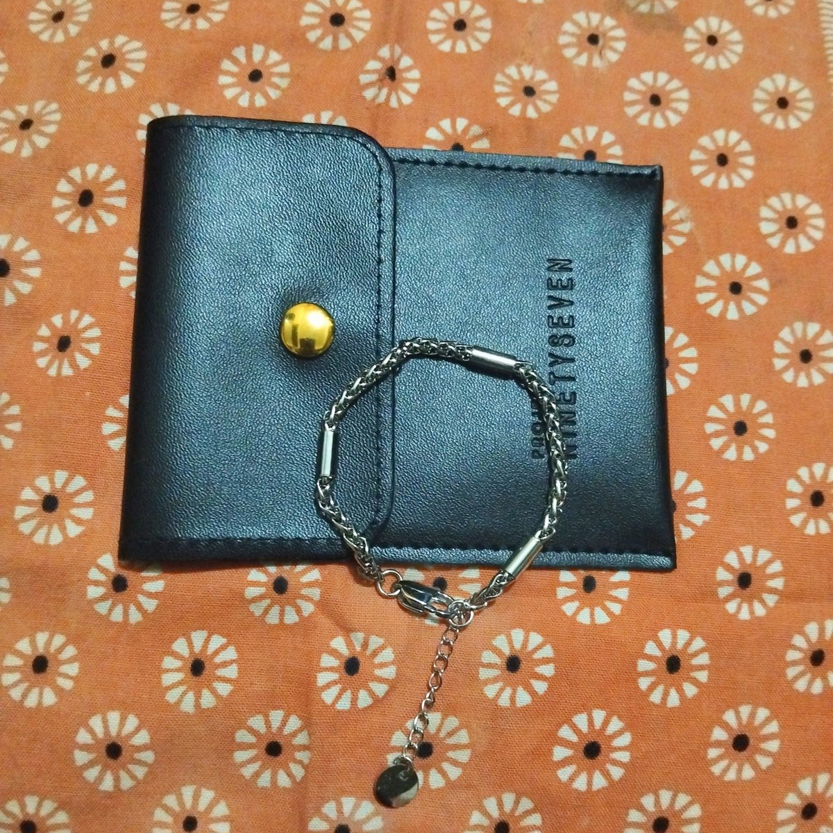 0fckgiven's tweet photo. 26 looks even better with a gift like this. ❤️

Thank you for spoiling me, Kangmas. I’m so lucky to have you. https://t.co/mDPHdfH9ld