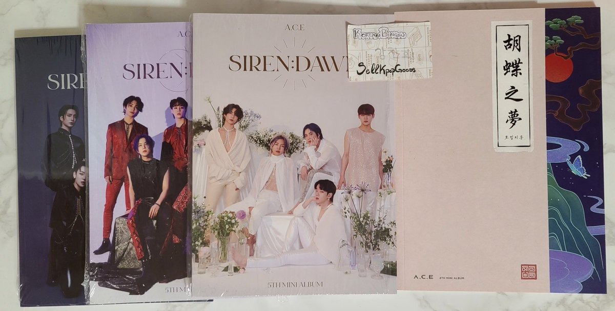 sellkpopgoods's tweet photo. [WTS]
A.C.E Albums
Siren, hjzm, changer 8€
UC &amp; MS 18€
Comes with stickers only
No pcs

AIW night &amp; day - 78€ (just one, 40€)
No pc/standee

Dm if interested

#TAKE_ME_HIGHER #에이스 
#jun #byeongkwan #wow #donghun
#동훈 #병관 #acephotocard https://t.co/iabluIOTAl