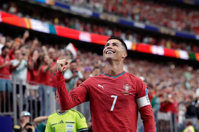 Prettyremifanrm's tweet photo. عدد اللاعبين اللي فازوا بكأس العالم = 471
عدد اللاعبين اللي يجتازون 1000 هدف = 1 https://t.co/OeODiAuu6m