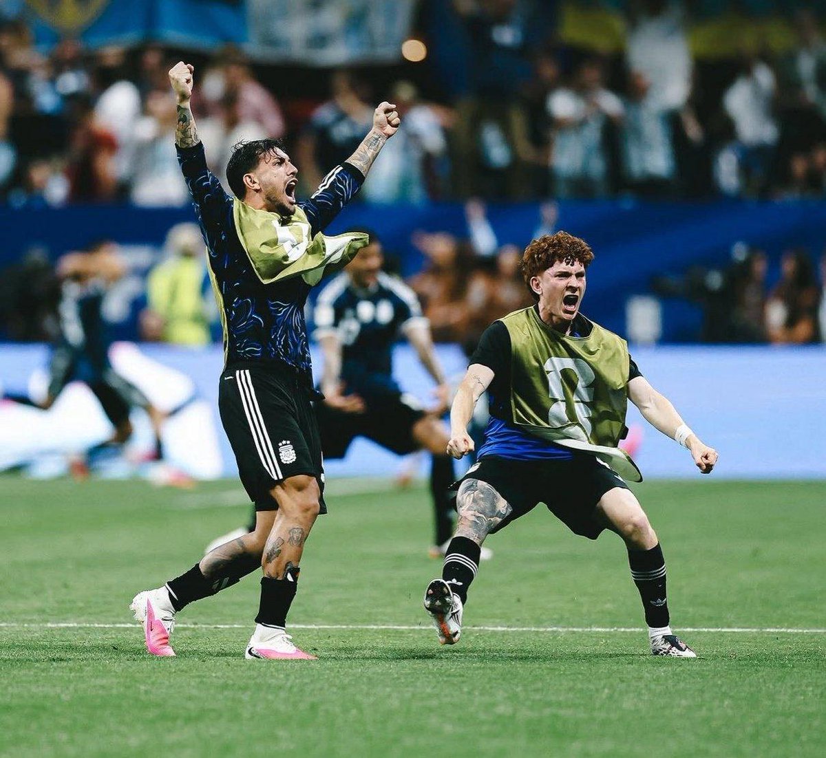 PlanetaBoca's tweet photo. 📸 Pero miren lo que es esta foto de Leandro y el Colo, dos pibes formados en nuestro club, festejando la clasificación contra los ingleses. 

🇦🇷 Mañana vamos por la gloria otra vez. https://t.co/25zESt0GHT