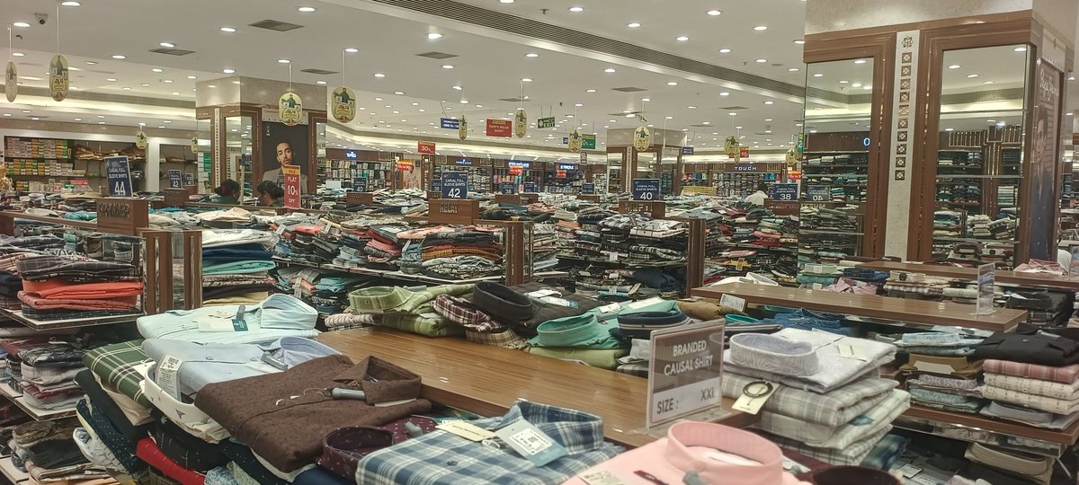 itzproudloser's tweet photo. "I shop, therefore I am" 🛒🛍️ 👕

#Weekend #Shopping #Salem #Pothys https://t.co/TutRM15tlg