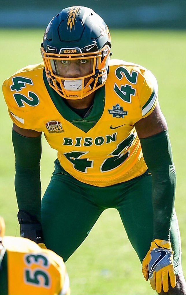 jsteck65's tweet photo. In 42 days NDSU 🏈 plays in the FBS, Bison Nation! Today, we honor a former member of the #HeadHunters whose athleticism was something OC's had to worry about. A freak who could cover sideline to sideline, @_Brillo!! #LetsGoBison #HornsUp🤘#BisonFBCountdown https://t.co/rzw2xIvbVM