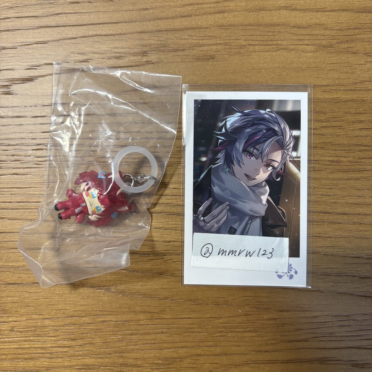 mmrw123's tweet photo. 【交換】赤見かるび めじるしアクセサリー 交換

譲：赤見かるびB
求：でぶかるび＞赤見かるびC

郵送希望、お気軽にお声がけください。 https://t.co/NK55gNHPBz