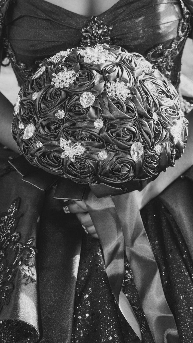 sanswolrd's tweet photo. Bouquet https://t.co/RX7kPMwRv3