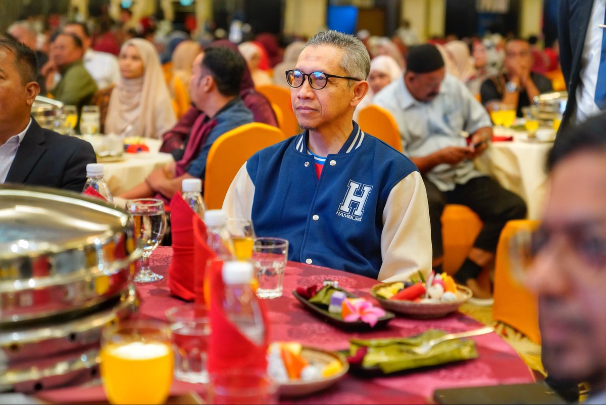 erwinkhairulahm's tweet photo. Mengiringi YB Dato' Seri Fahmi Fadzil Menteri Komunikasi &amp; KSU Kementerian Komunikasi, Datuk Abdul Halim Hamzah di Majlis Pemukiman Komuniti MADANI Semenanjung 2026 di Hotel Kinta Riverfront, Ipoh

Seramai 825 orang keluarga Komuniti MADANI dari seluruh Semenanjung telah hadir. https://t.co/5vHwBeCMuJ