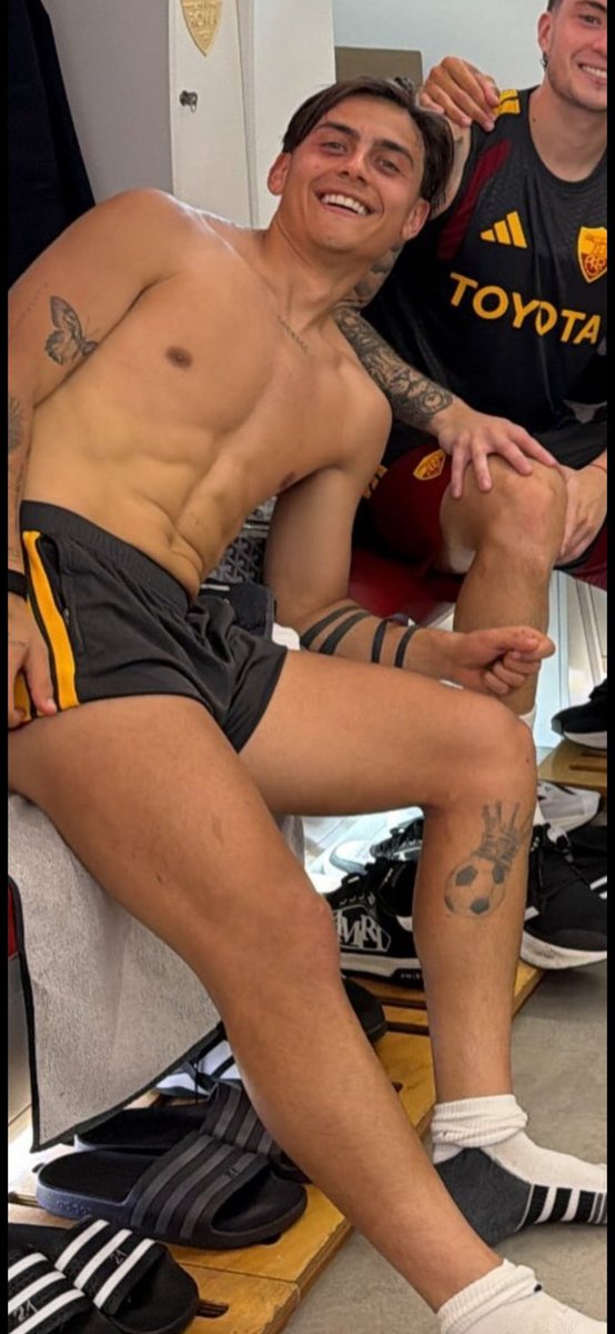 soccercats10's tweet photo. 🤤🥴 https://t.co/UGrZi1Z8qf