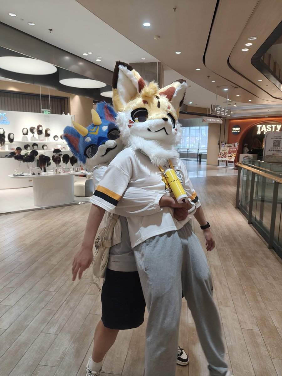 cocofantuan's tweet photo. 嘻嘻当一下@yanhuolight 的毛替 https://t.co/qNYXllxvOl