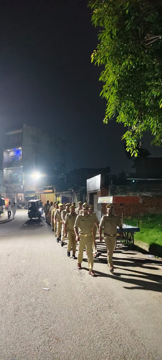 rampurpolice's tweet photo. #एसपी_रामपुर के निर्देशन में थाना गंज  #RampurPolice द्वारा आगामी त्यौहारो, अपराध नियन्त्रण, कानून/शान्ति व्यवस्था तथा जनमानस में सुरक्षा की भावना जागृत करने के दृष्टिगत थाना क्षेत्रान्तर्गत महत्वपूर्ण/भीड़-भाङ वाले स्थानो पर मय पुलिस बल पैदल गश्त की गयी।
#UPPolice
#FootPatrolling
#RampurPolice
