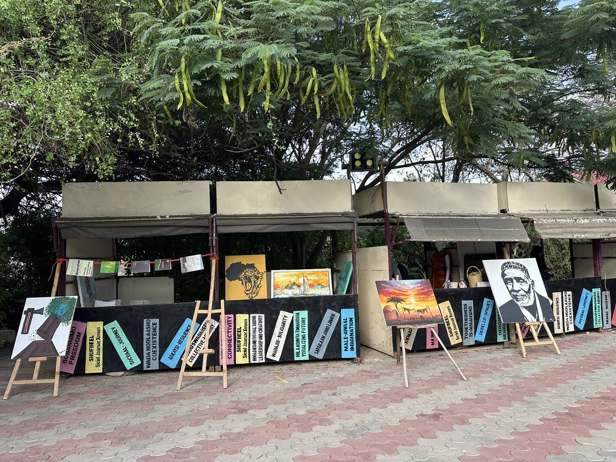 JinowCali's tweet photo. Multiple pre - Book Fair activities are being organized and currently on display such as discounted books before the bookfair starts. https://t.co/XcbkjnOOy3