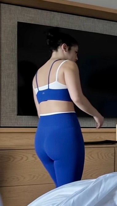 simp44charli's tweet photo. Damn Charli really built like that 💙 https://t.co/Ij2MLZ8pyk