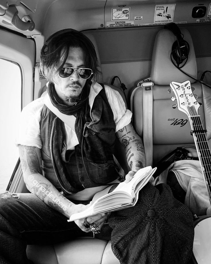 Savvy_CapJackie's tweet photo. "Simplicity - that's what I want. It's been a rare commodity for me for a number of years, but I enjoy being able to ... read the newspaper, and sit back and start to read a book by someone I admire."
~ #JohnnyDepp https://t.co/wPkSEuoIcc