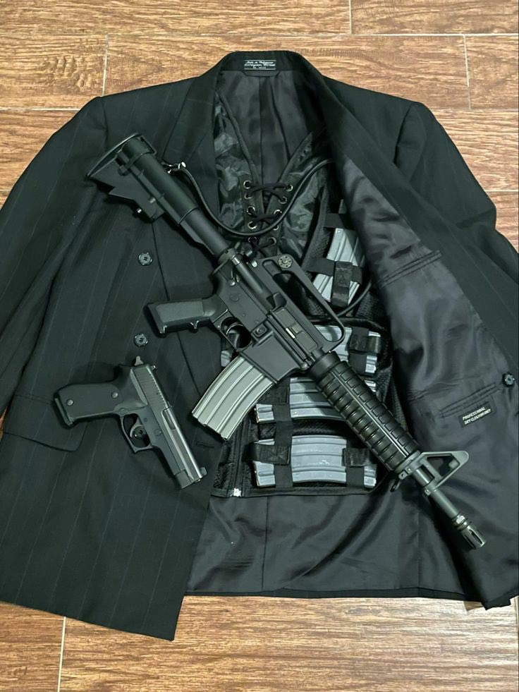 WeaponsVault's tweet photo. What’s the first thing that comes to mind when you see this sort of loadout? https://t.co/0Gz5tdKV7B