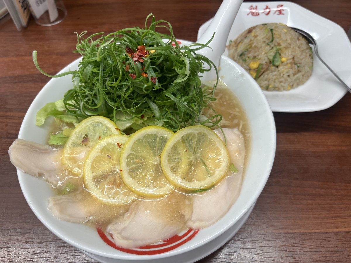 adelieP2's tweet photo. 冷たいラーメン🍜😃🥰ヾ(๑╹◡╹)ﾉ"
暑いので…🙄
冷たいラーメンにしました😃
おネギが普通にたっぷり入って🥰
レモンの酸味でスッキリ美味しかったです🥰ヽ(*´∀｀) https://t.co/C67QMdmiMG