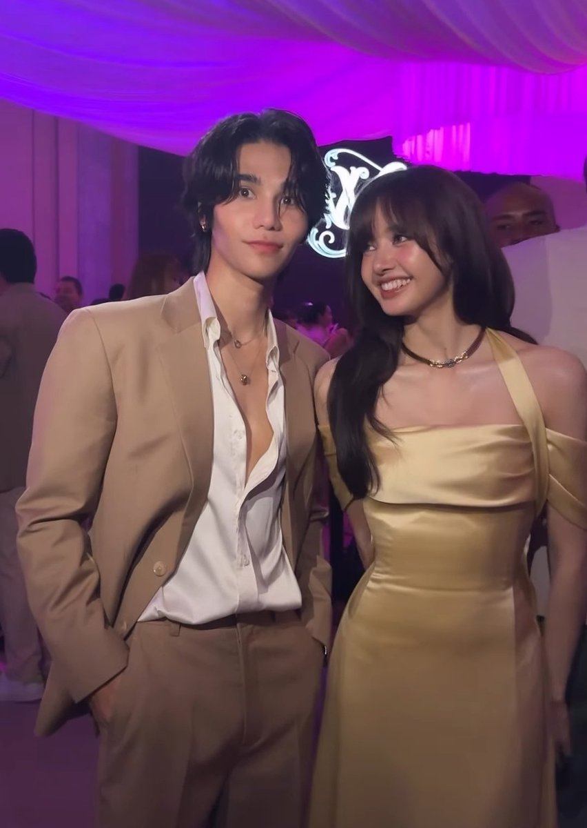 glowwithnonney_'s tweet photo. เฟรมมสวรรค์ สรรสร้างงงง 😭😭😭🤍🤍🤍🤍🤍🤍🤍 นี่สินะเฟรมที่รอคอยยคุณพี่ 

#JeffSatur 
#lisalalisa https://t.co/Bu2nP359fn