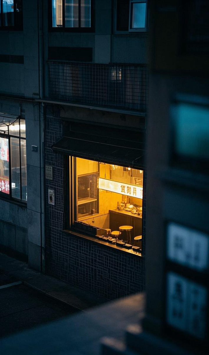 Mi5hhwJLbQqrmFM's tweet photo. Late night, warm bowl of pork bone noodles, soft light, quiet neighborhood. Perfect end to the busy day https://t.co/Bl1Nn2FekA