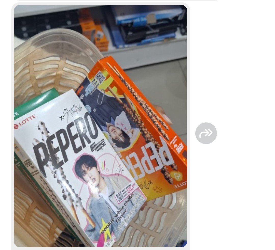 soleiviol's tweet photo. Nao estou crente que a áchi comprou pepero para mim @Achilaac TE AMO VEI TO EMOCIONADA https://t.co/PgKE4ZNTXk