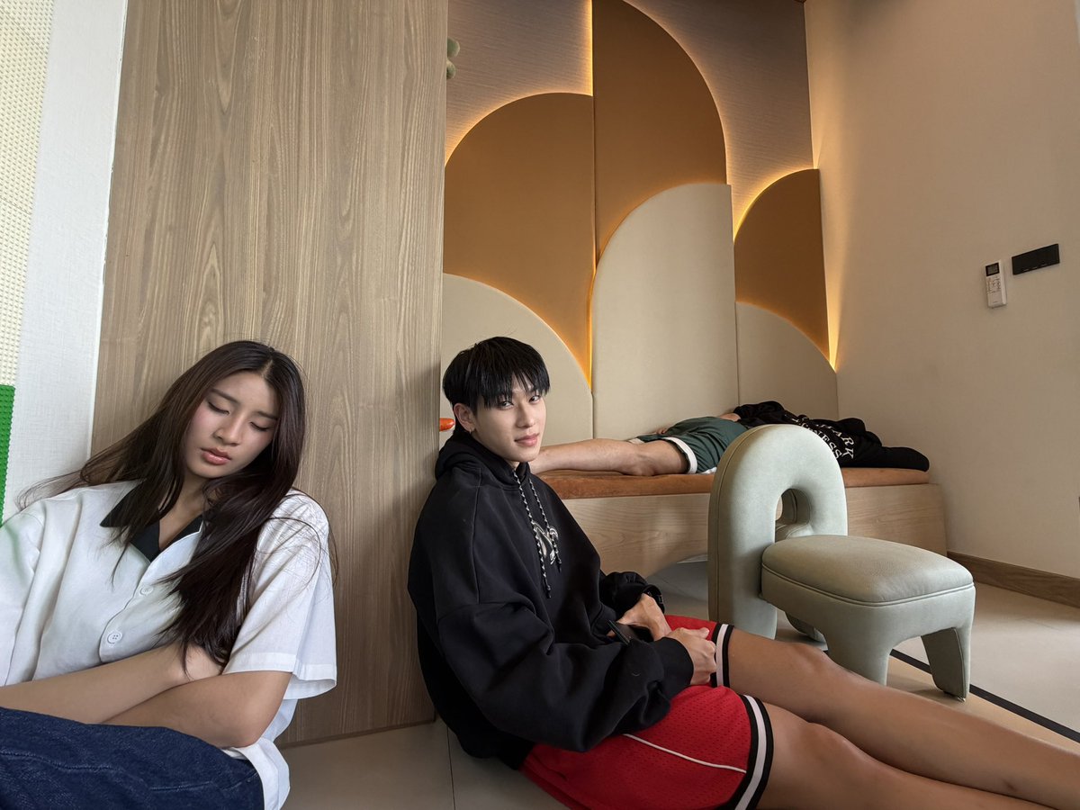 mitocody's tweet photo. ชีมีความเริ่ดนะ พวกเมะสลบหมด แต่เคะนางปึ้งจิกกล้อง ควีน https://t.co/bVvltZOT00