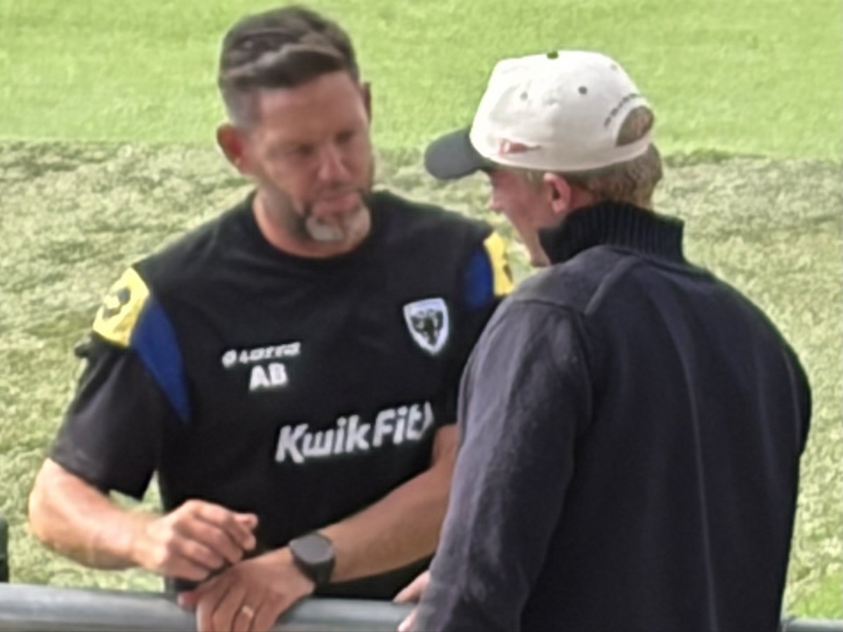 Dons_Sayer_WDON's tweet photo. 😉 Good to see you @SpikeBrits1! 

#Bayzo #AFCW #GKUnion 🧤 https://t.co/zheA6Pkvcc