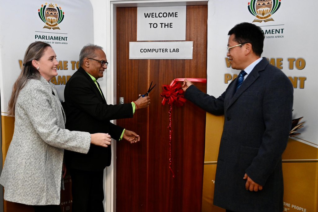 ParliamentofRSA's tweet photo. IN PICTURES: Deputy Chairperson of the NCOP, Mr Les Govender, handed over a computer laboratory to Ysterplaat Primary School in Milnerton today to commemorate International Mandela Day. The NCOP Deputy Chairperson’s initiative stems from a request from the school, when he adopted it in 2024. Mr Govender was accompanied by the Consul General of the People’s Republic of China and the Cape Town HuaXing Arts Group Executives.📸: Phando Jikelo /RSA Parliament