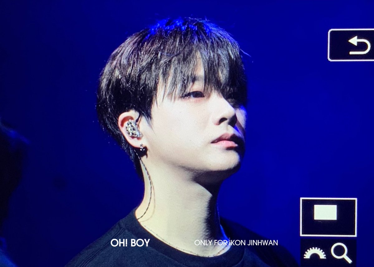 ohboy_27's tweet photo. 260718 TAIPEI 지나니 무대 너무 잘하고 카메라만 보면 브이하는거 정말 7살 같고 귀여우세요

#진환 #김진환 #JAY #아이콘 #iKON
#iKON_FOUREVER_TOUR https://t.co/45OdGEn9cE