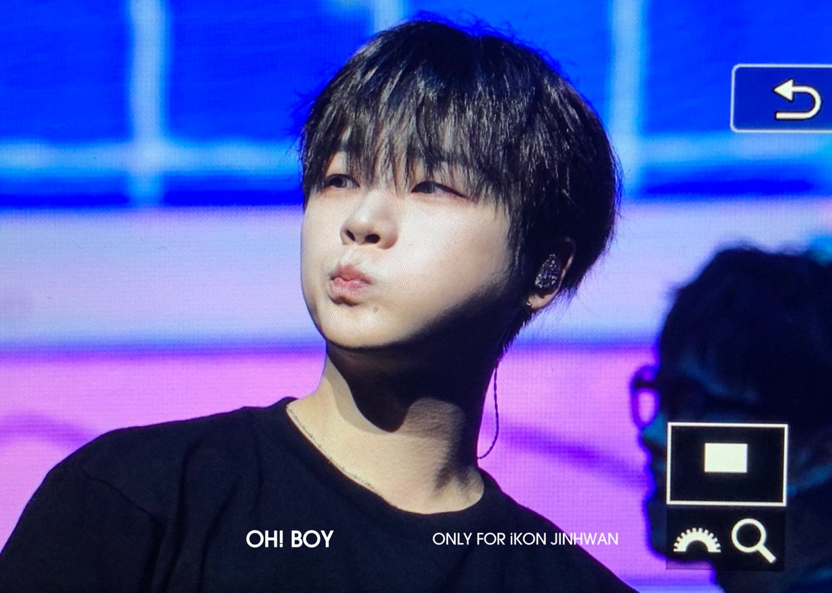 ohboy_27's tweet photo. 260718 TAIPEI 지나니 무대 너무 잘하고 카메라만 보면 브이하는거 정말 7살 같고 귀여우세요

#진환 #김진환 #JAY #아이콘 #iKON
#iKON_FOUREVER_TOUR https://t.co/45OdGEn9cE