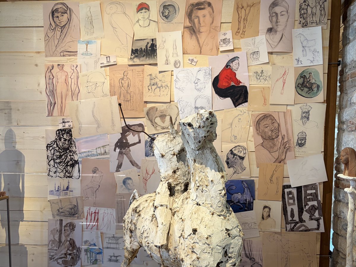 comte_A__'s tweet photo. Belle exposition consacrée au sculpteur grec Yannis Pappas (1913-2005), organisée par le Musée Benaki dans l’ancienne mosquée « Sandirvan » (15e siècle) de Drama. https://t.co/39wCEc1u9h