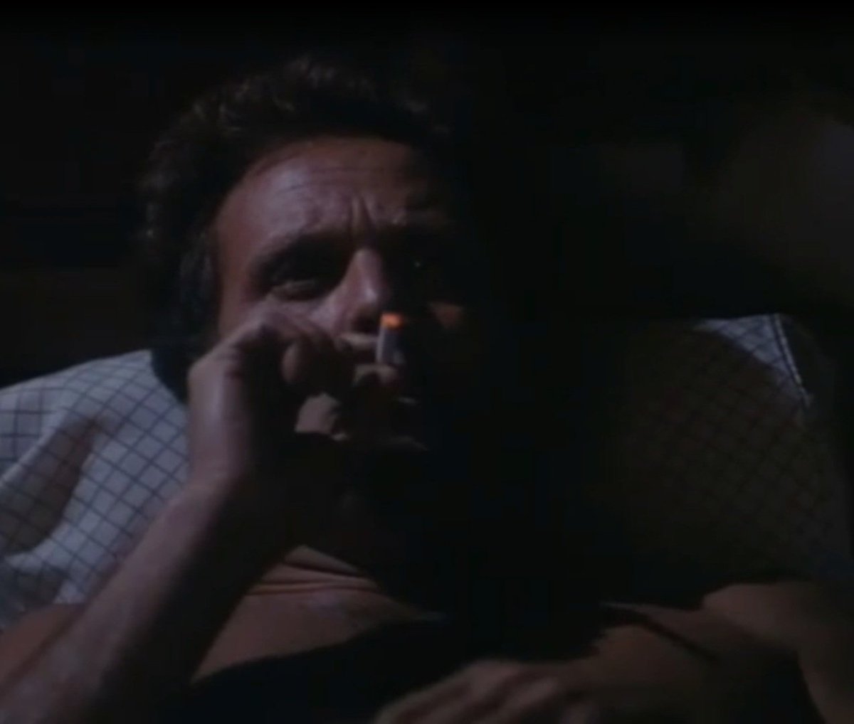dilfoez's tweet photo. cigarette breakdowns with babe https://t.co/1eSHkOuYFo