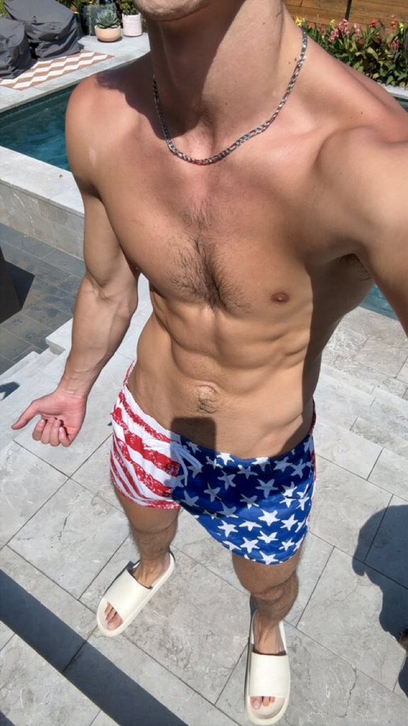 MasterLucasXXx's tweet photo. Love waking up every day shredded 🥰 https://t.co/QIM1mN3g7l