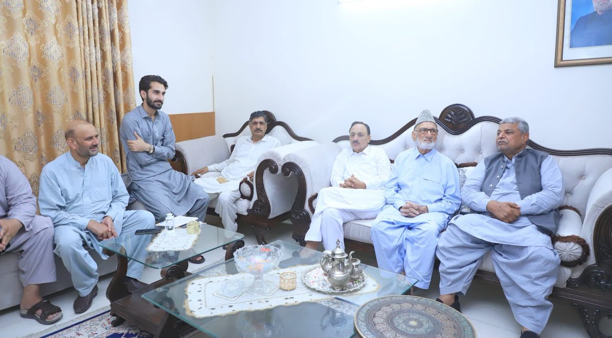 IPPAJK's tweet photo. صدر آئی پی پی پنجاب رانا نذیر احمد خان کی استحکام پاکستان پارٹی کے نامزد امیدوار برائے ایل اے-31 راجہ مظہر قیوم سے ملاقات، اس موقع پر سنیئر رہنما آئی پی پی و ممبر سینٹرل ایگزیکٹو کمیٹی چوہدری علی اختر بھی موجود تھے۔ ملاقات میں جاری الیکشن کمپین کے حوالے سے تفصیلی
1/2 https://t.co/O4FFccG3Cn